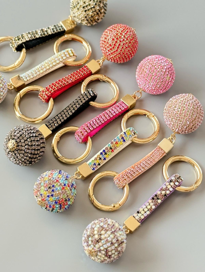 Mirdzošs atslēgu piekariņš 