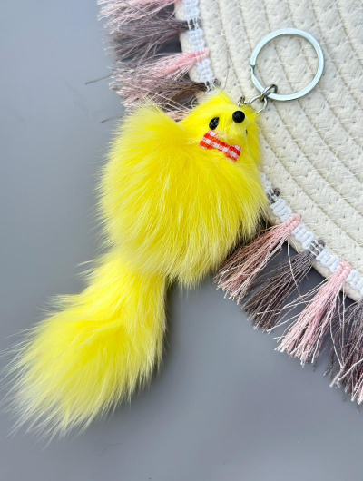 Mīksts un pūkains atslēgu piekariņš 