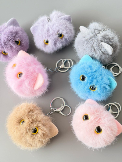 Mīksts un pūkains atslēgu piekariņš 