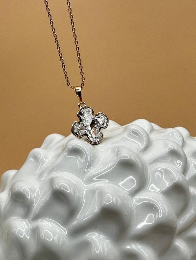 Apzeltīta ķēdīte ar Swarovski kristālu  