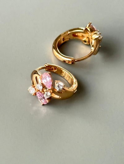 Apzeltīti auskari ar rozā kristāliem 