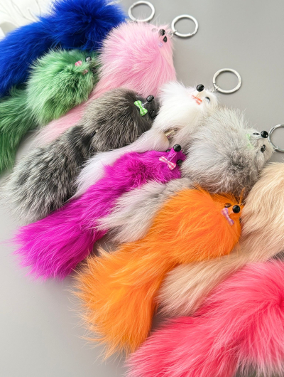 Mīksts un pūkains atslēgu piekariņš 